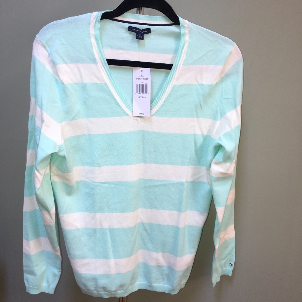 Tommy Hilfiger Women's V-Neck sweater in XL